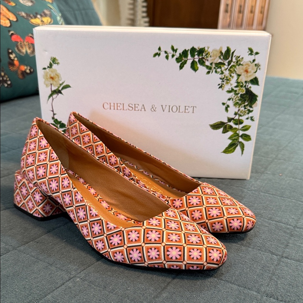 Chelsea & Violet Mazzy Pink Orange Geometric pattern heels 9
